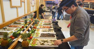 Bỏ túi nguyên tắc giúp bạn ăn tiệc buffet đúng chuẩn 