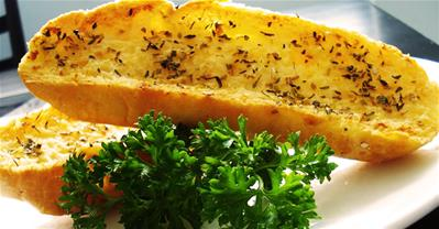 Cách làm bánh mì bơ tỏi đơn giản lại ngon hết ý