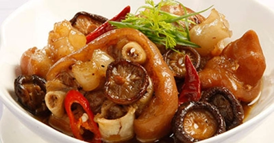 Cách làm chân giò heo hầm nấm đông cô táo đỏ ngon, đậm đà hương vị