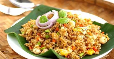 Cách làm cơm chiên Dương Châu nhanh gọn tại nhà