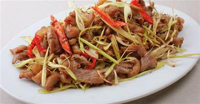 Cách làm gà chọi xào lăn đậm đà đúng điệu