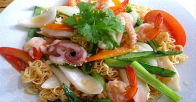 Cách làm mì xào giòn thập cẩm thơm ngon ăn là nghiện