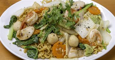 Cách làm mì xào hải sản ngon, đổi vị cho cả nhà