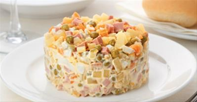 Cách làm salad Nga  truyền thống cực đơn giản