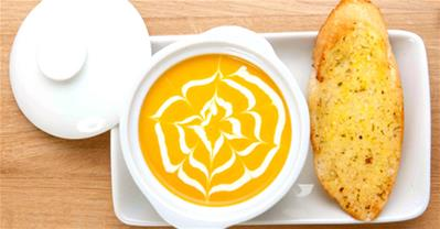 Cách làm soup kem bí đỏ béo ngậy, ngon ngất ngây