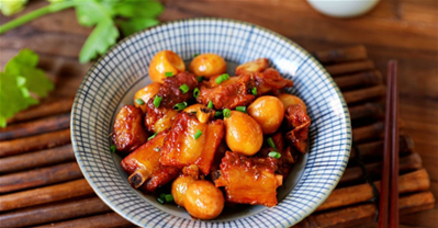Cách làm sườn kho trứng CÚT nước dừa ngon đậm đà cho bữa ăn gia đình