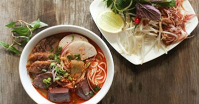 Cách nấu bún bò Huế siêu ngon, đậm đà, chuẩn vị Cố Đô