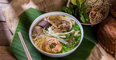 Cách nấu bún giò heo Huế đơn giản, đúng vị Huế tại nhà