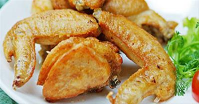 Cuối tuần mẹ làm cánh gà chiên bơ đơn giản ngon miệng