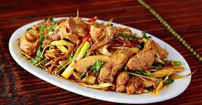 Hướng dẫn cách làm gà xào sả ớt thơm ngon hấp dẫn 