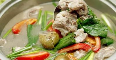 Làm canh sườn non nấu sấu chua chua dễ ăn cho mùa hè