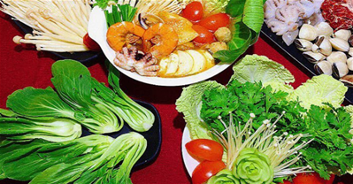 Lẩu hải sản ăn rau gì? Các loại rau ăn lẩu hải sản hợp và ngon nhất là gì?