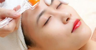 Nguyễn Hằng chia sẻ cách trị thâm mụn mới bằng vi kim