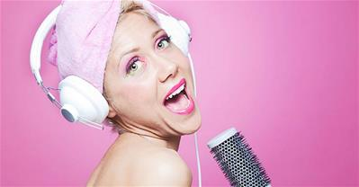 Những thói quen điên rồ, xấu xí khi ở nhà một mình