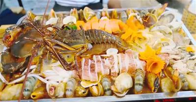 Sài Gòn dậy sóng với nồi lẩu hải sản khổng lồ chất lừ