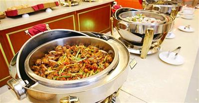 Thưởng thức bữa tiệc buffet Á - Âu tại khách sạn 5 sao