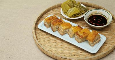 Trổ tài làm thịt heo quay chay trong mâm cỗ ngày Vu Lan