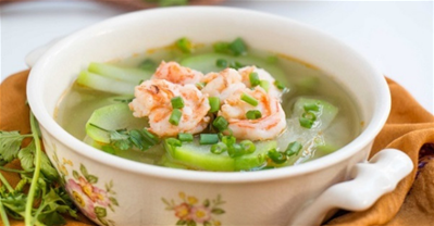 TRỔ TÀI VÀO BẾP VỚI 2 CÁCH LÀM CANH BẦU NẤU TÔM NGỌT NƯỚC THANH MÁT