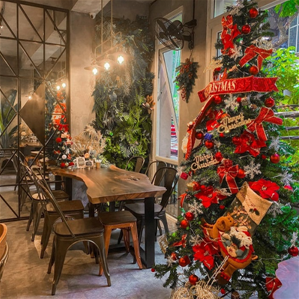 Decor Giáng Sinh rực rỡ - Check in bạn gái MIỄN CHÊ