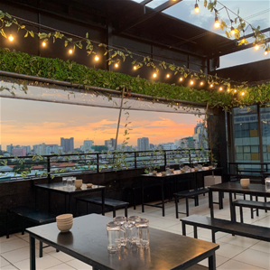 QUÁN NHẬU ROOFTOP SÀI THÀNH LUNG LINH