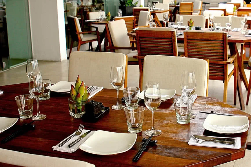 nhà hàng the deck Saigon 7