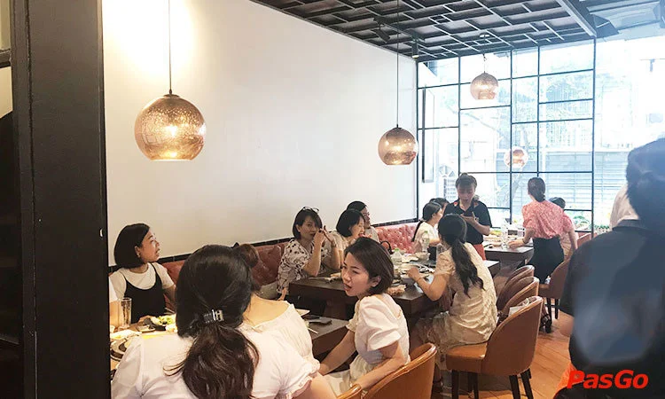 nha-hang-goc-pho-sai-gon-hang-tre-11