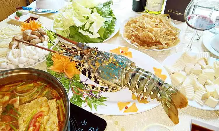 hai-san-bien-dong-tran-thai-tong-hai-san-tuoi-song-sach-gia-re-3