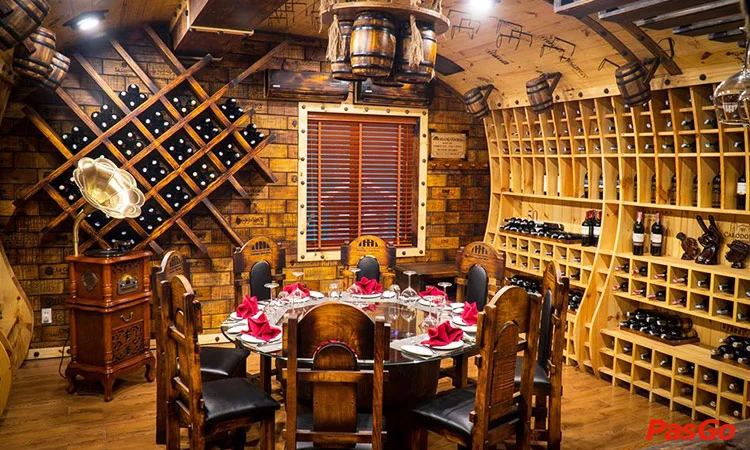 ham-ruou-vang-wine-&-wood-han-thuyen-1