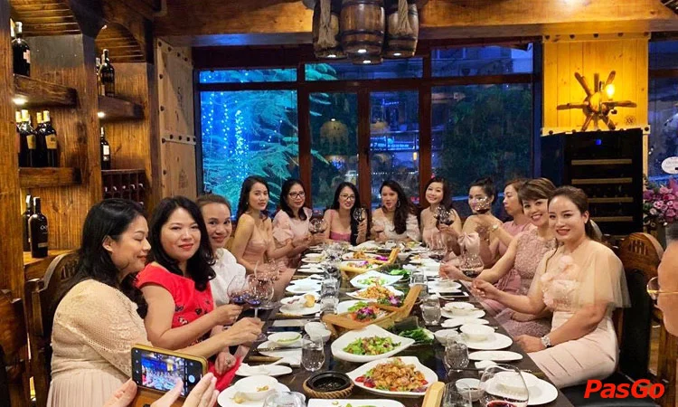 ham-ruou-vang-wine-&-wood-han-thuyen-3