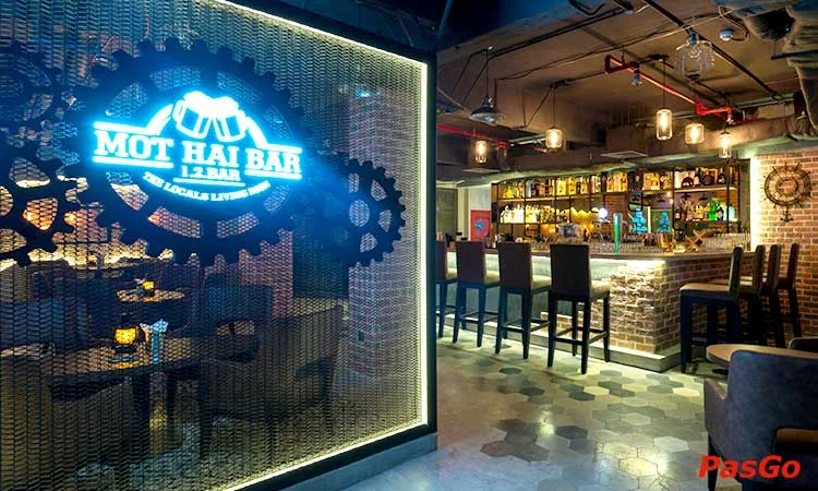 mot-hai-bar-eastin-grand-hotel-slide-11