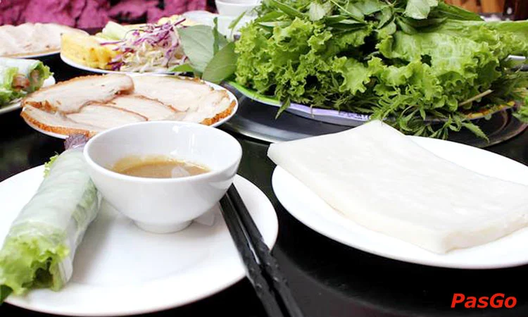 nha-hang-banh-trang-hoang-beo-linh-dam-slide-2