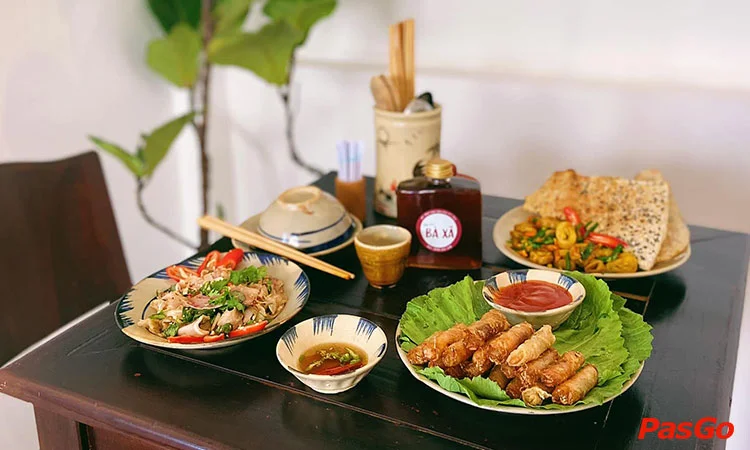 nha-hang-bep-nha-ba-xa-dien-bien-phu-1