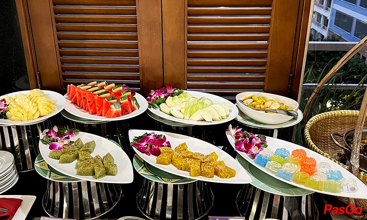nha-hang-buffet-co-noi-khach-san-bong-sen-12