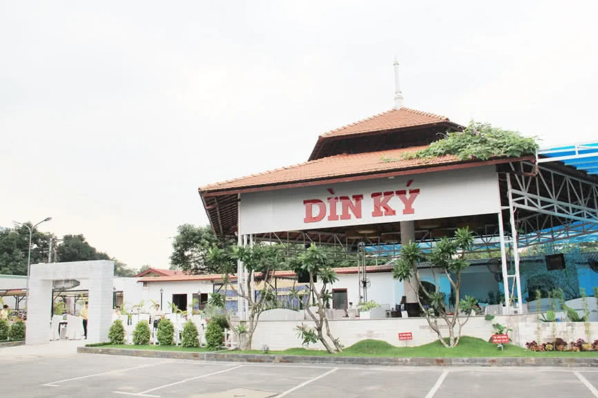 nha-hang-buffet-din-ky-cong-hoa-16-aq