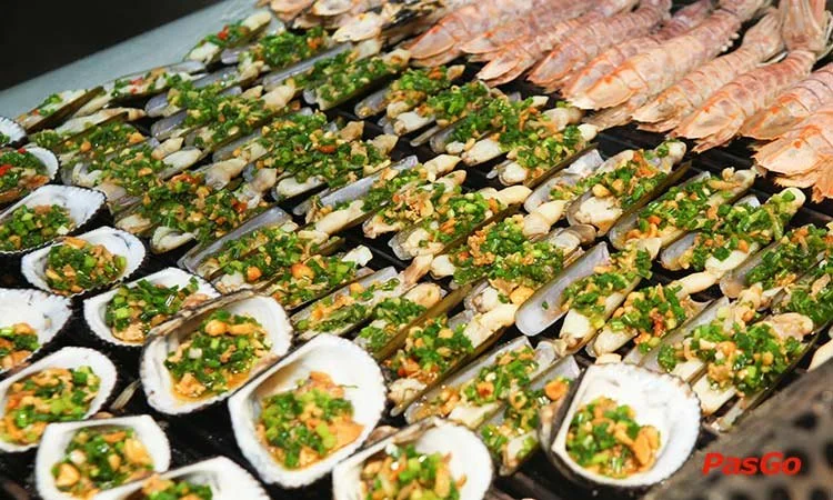 nha-hang-buffet-poseidon-le-van-luong-slide-5