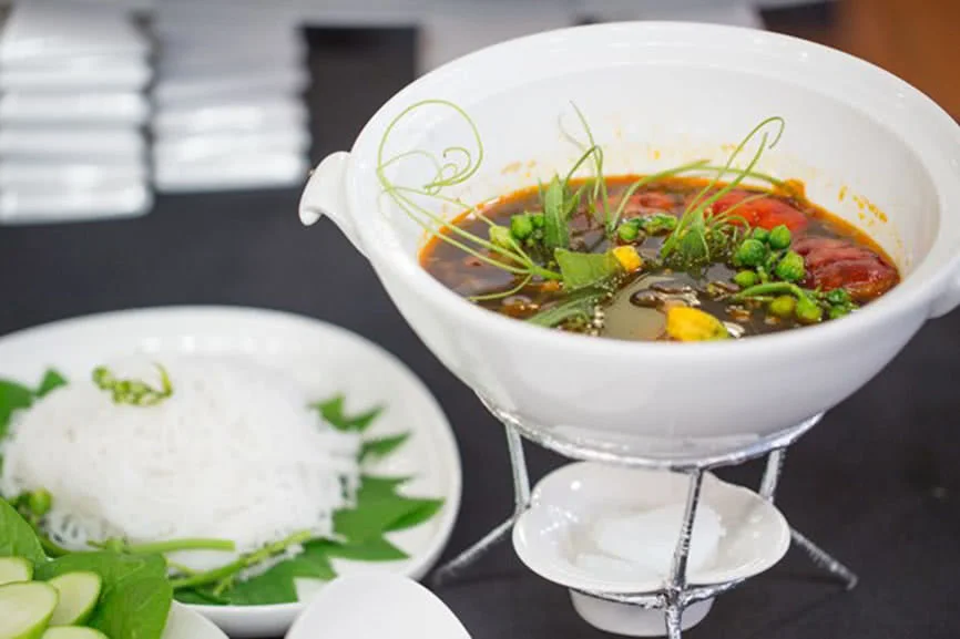 nha-hang-buffet-tan-cang-a-100-ung-van-khiem-12-a