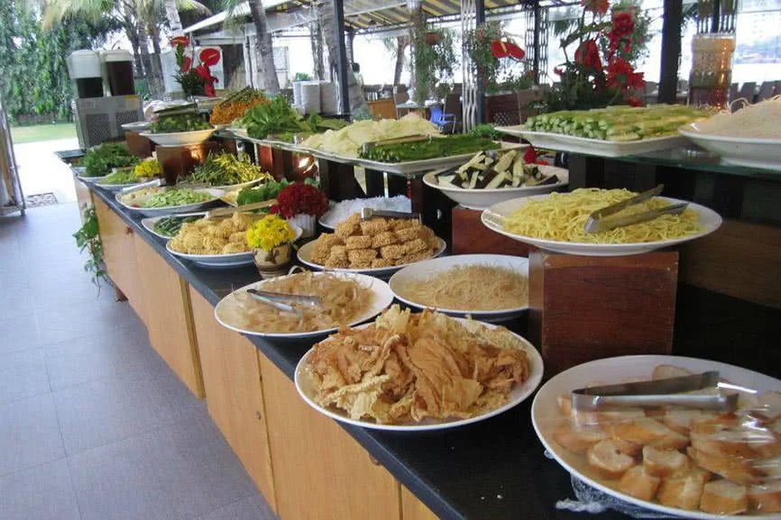nha-hang-buffet-tan-cang-a-100-ung-van-khiem-2-aq