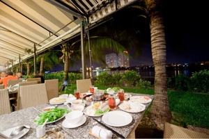 nha-hang-buffet-tan-cang-a-100-ung-van-khiem-3-aq