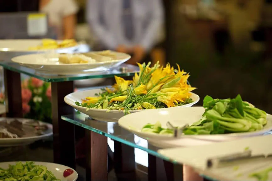 nha-hang-buffet-tan-cang-a-100-ung-van-khiem-9-aq