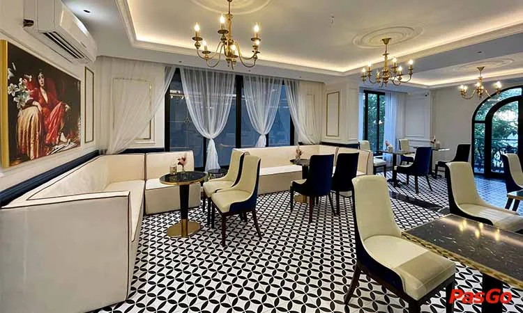 Quán cà phê kiểu Âu sang chảnh view Hồ Tây Celine Bistro 4