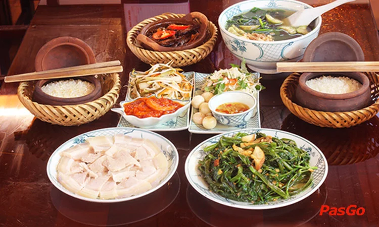 nha-hang-com-nieu-noi-dat-tran-bach-dang-1