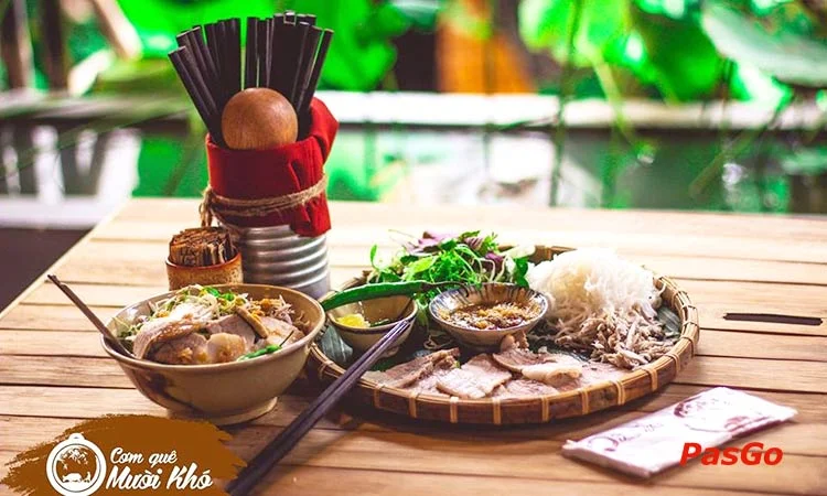 nha-hang-com-que-muoi-kho-tran-quoc-thao-slide-1