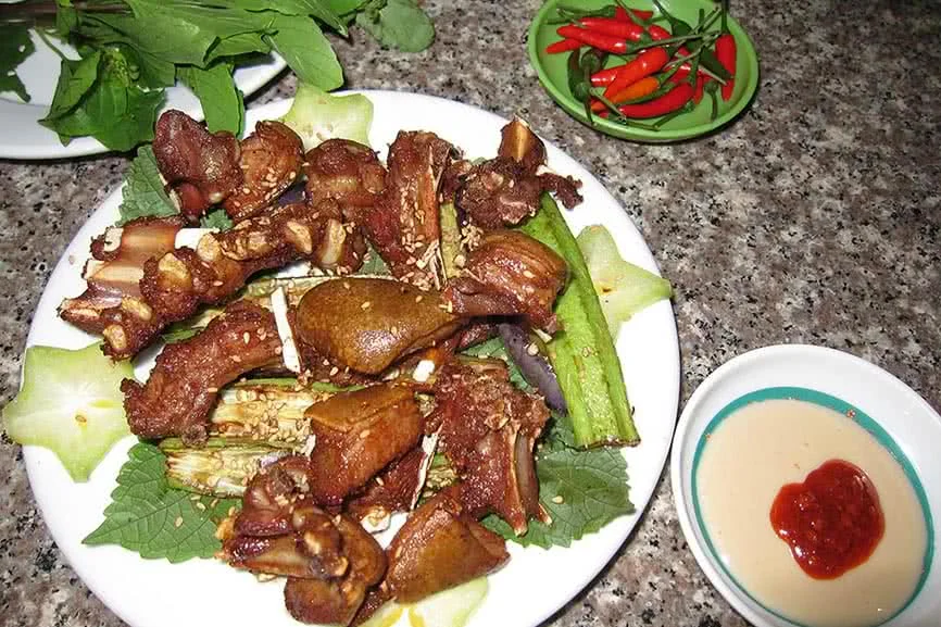 nha-hang-de-huong-son-quan-khong-gian-6a