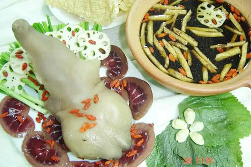 nha-hang-de-huong-son-quan-mon-an-10a
