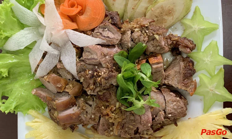 nha-hang-de-nui-luon-dong-phan-chu-trinh-1