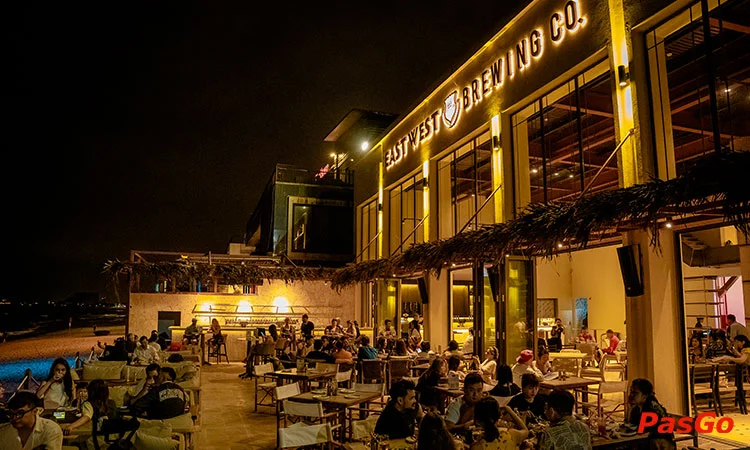 East West Brewing Võ Nguyên Giáp Bia thủ công & món Á-Âu đặc sắc 12
