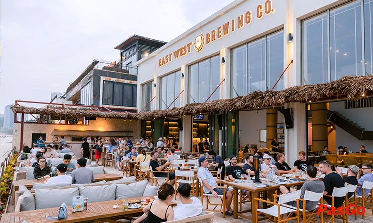 East West Brewing Võ Nguyên Giáp Bia thủ công & món Á-Âu đặc sắc 9