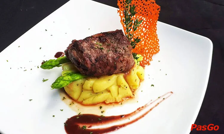 nha-hang-emms-french-bistro-tran-huy-lieu-3