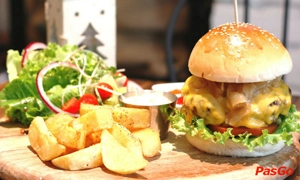 nha-hang-emms-french-bistro-tran-huy-lieu-6
