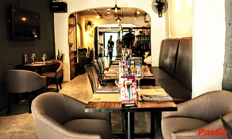 nha-hang-emms-french-bistro-tran-huy-lieu-9